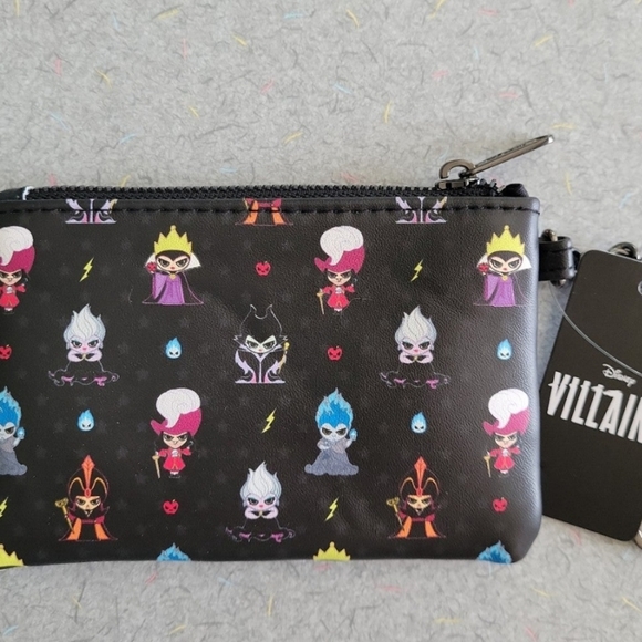 DISNEY BUCKLE DOWN COIN POUCH - Picture 8 of 8